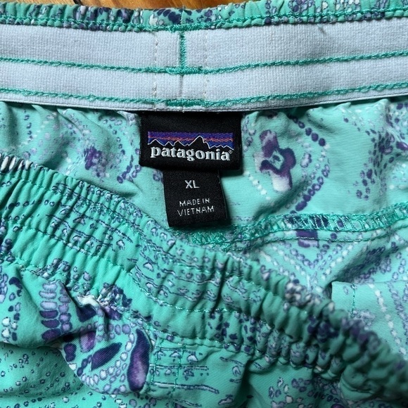 Girls XL Patagonia baggies 4” - Picture 3 of 6